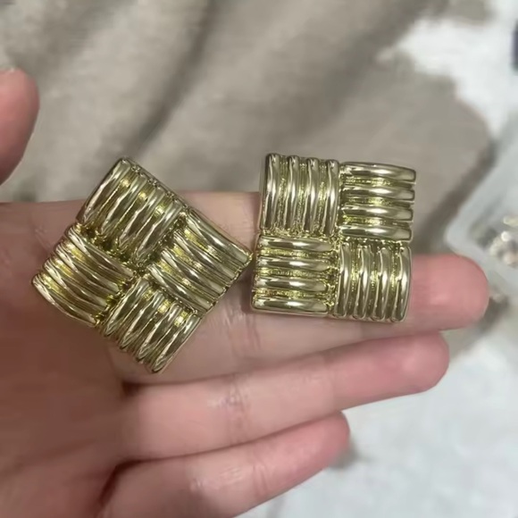 Retro Gold-Tone Plastic Square Earrings - Picture 3 of 5